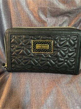 Betsey Johnson Black Quilted Bow Wallet with inner Magenta lip theme & Gold tag